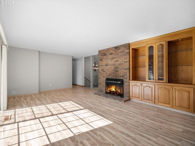 2498 SADDLE Ct, West Linn, OR 97068