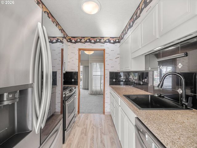 2498 SADDLE Ct, West Linn, OR 97068