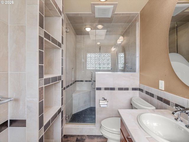 2498 SADDLE Ct, West Linn, OR 97068