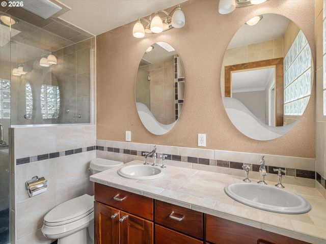 2498 SADDLE Ct, West Linn, OR 97068