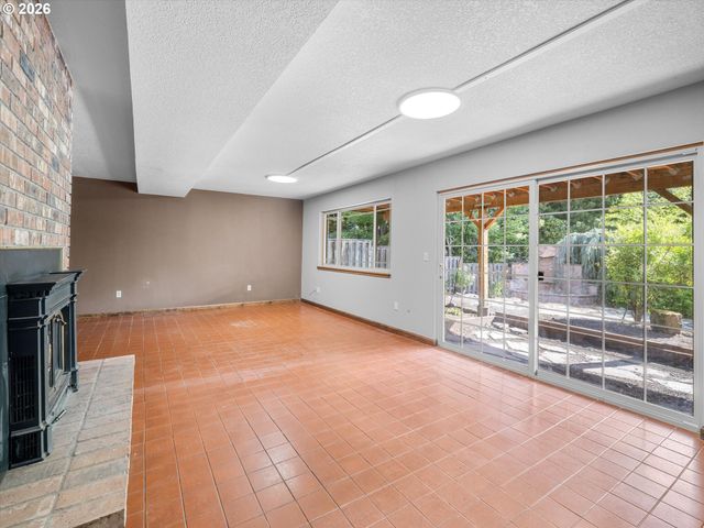 2498 SADDLE Ct, West Linn, OR 97068