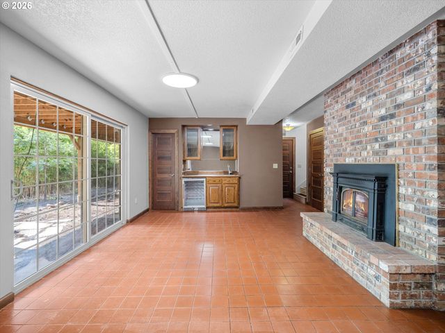 2498 SADDLE Ct, West Linn, OR 97068