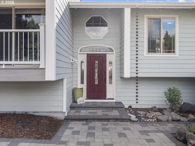 2498 SADDLE Ct, West Linn, OR 97068