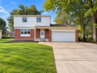 27830 Riviera Street, Harrison Charter Township, MI 48045