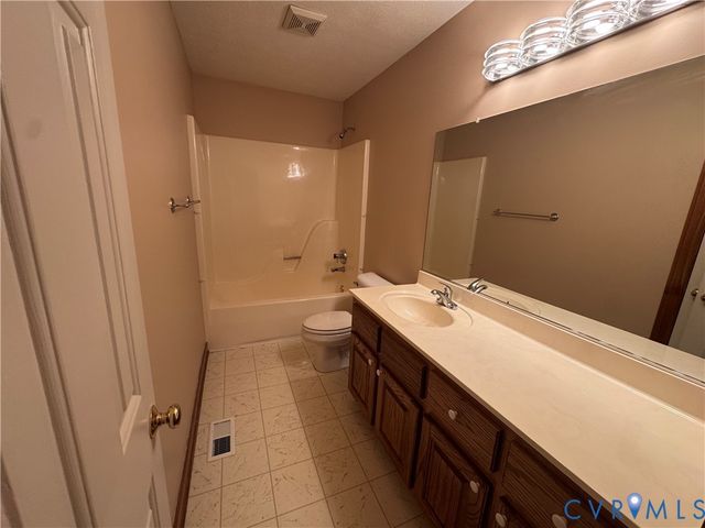 8324 Franklin Ln, Mechanicsville, VA 23111