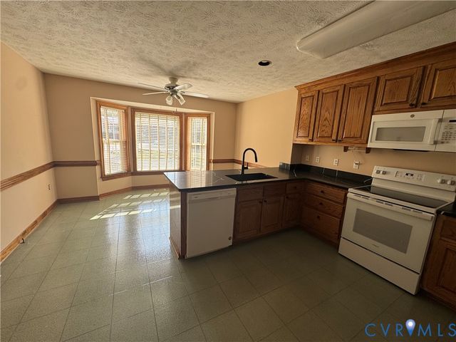 8324 Franklin Ln, Mechanicsville, VA 23111
