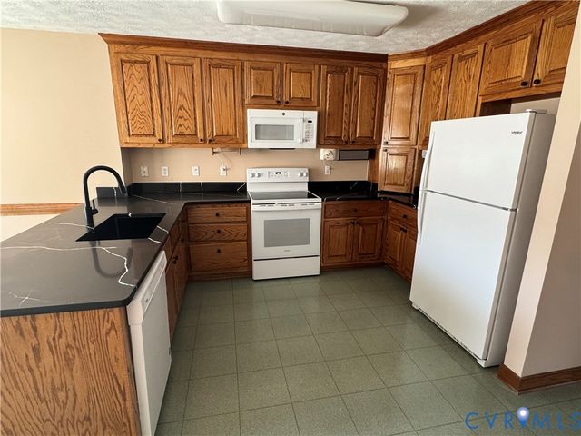 8324 Franklin Ln, Mechanicsville, VA 23111