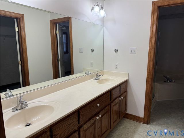 8324 Franklin Ln, Mechanicsville, VA 23111