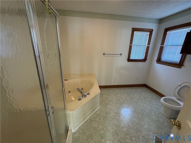 8324 Franklin Ln, Mechanicsville, VA 23111