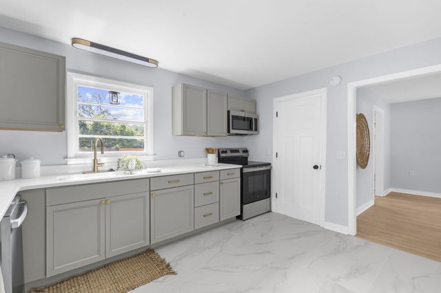 1130 San Juan Avenue, Charleston, SC 29407