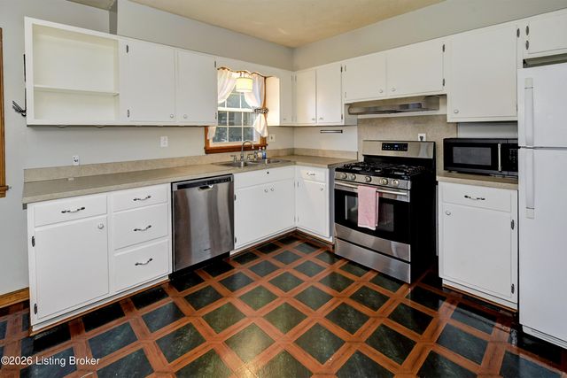 7200 Kane Ct, Louisville, KY 40214