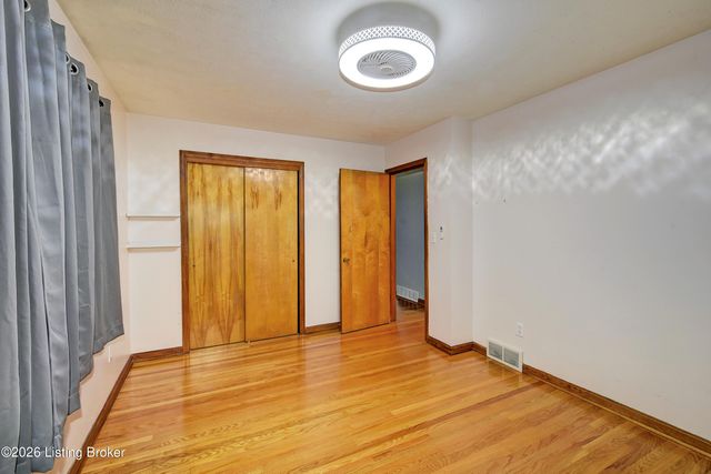 7200 Kane Ct, Louisville, KY 40214