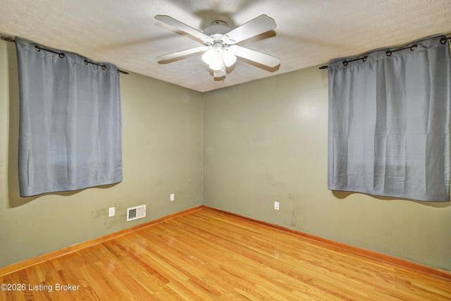 7200 Kane Ct, Louisville, KY 40214