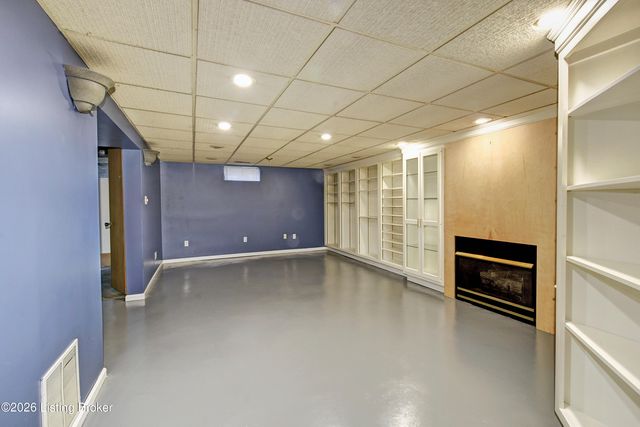 7200 Kane Ct, Louisville, KY 40214