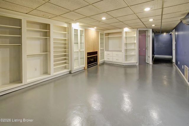 7200 Kane Ct, Louisville, KY 40214