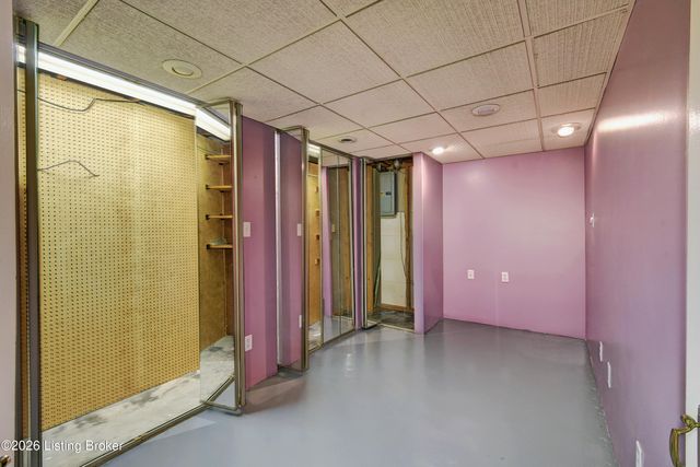 7200 Kane Ct, Louisville, KY 40214