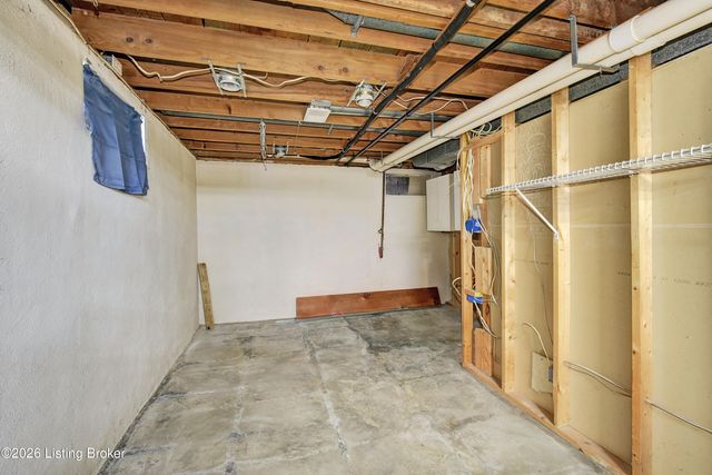 7200 Kane Ct, Louisville, KY 40214