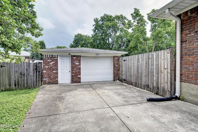 7200 Kane Ct, Louisville, KY 40214