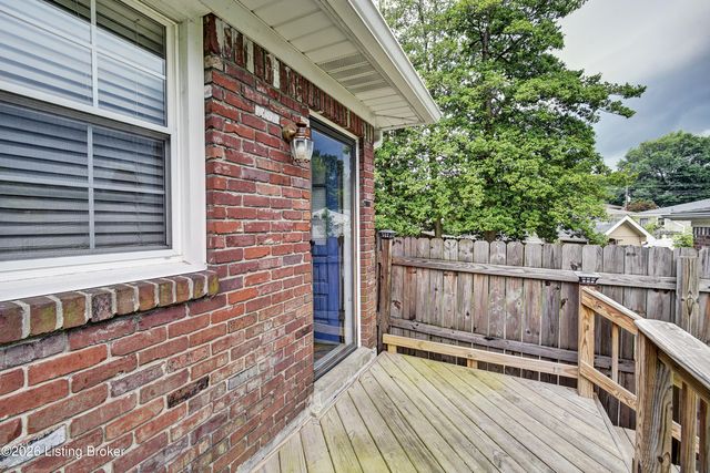 7200 Kane Ct, Louisville, KY 40214