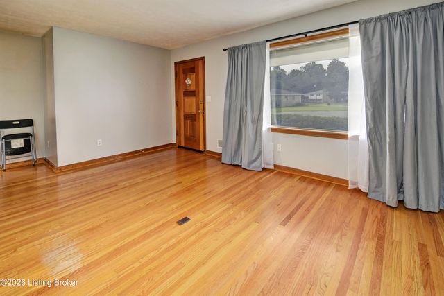 7200 Kane Ct, Louisville, KY 40214
