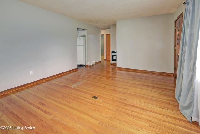 7200 Kane Ct, Louisville, KY 40214