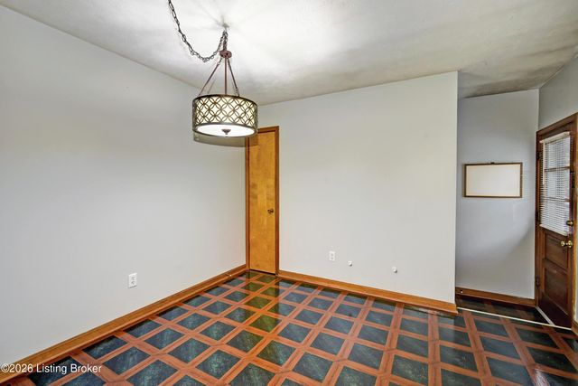 7200 Kane Ct, Louisville, KY 40214