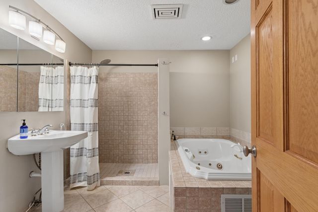 7250 Cactus Curve, Chanhassen, MN 55317