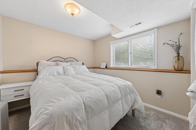 7250 Cactus Curve, Chanhassen, MN 55317