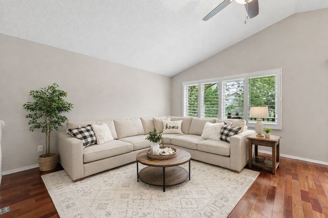 7250 Cactus Curve, Chanhassen, MN 55317