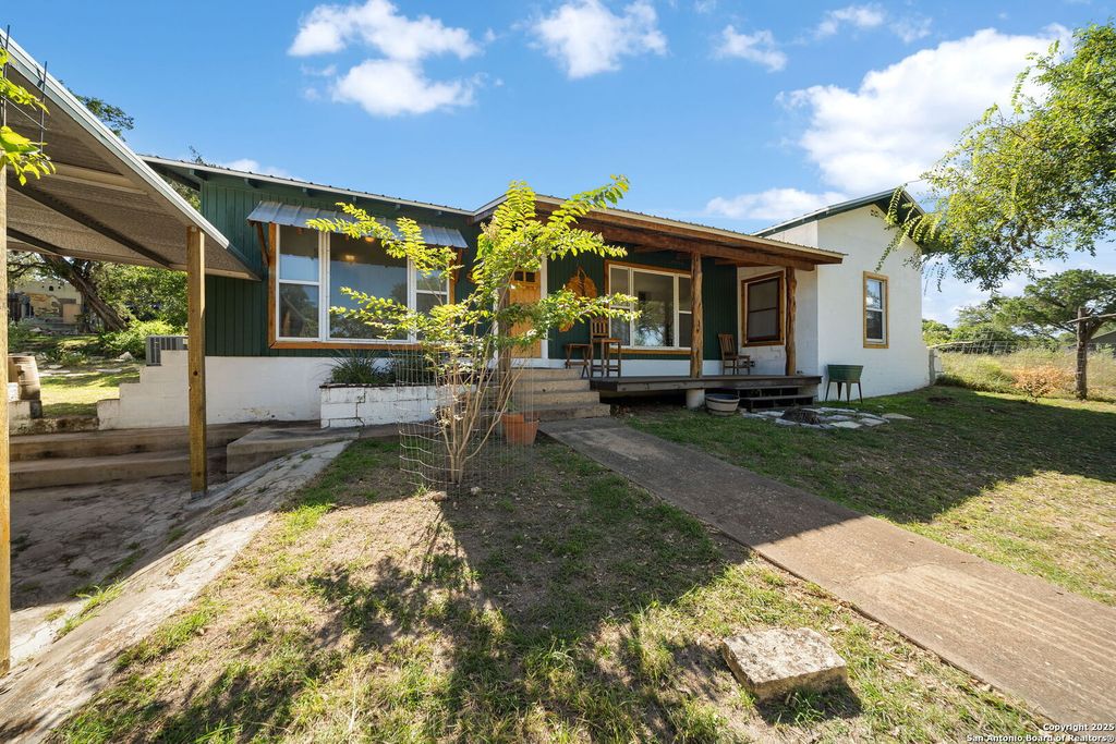 342 Cherokee Dr, Bandera, TX 78003