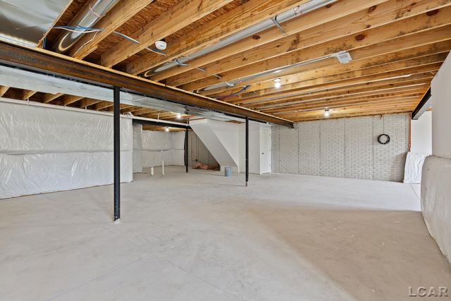 2821 Eunice Circle, Adrian, MI 49221