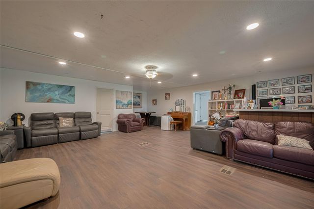 2316 Green Meadows Drive, Sealy, TX 77474