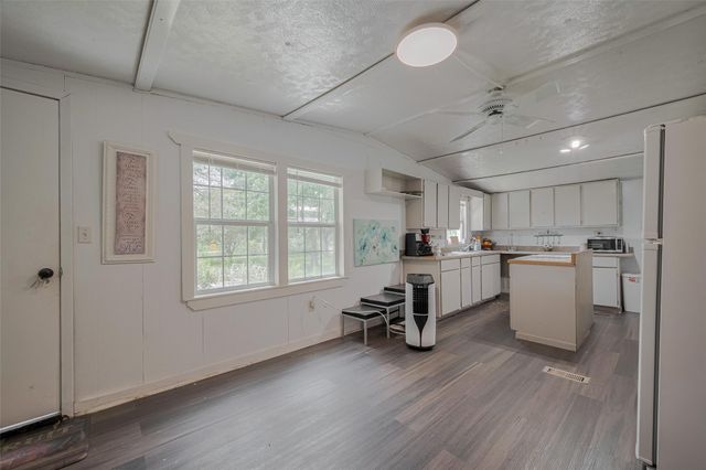 2316 Green Meadows Drive, Sealy, TX 77474