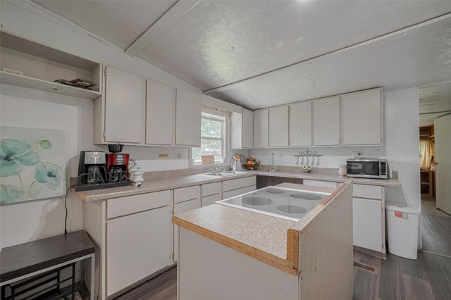 2316 Green Meadows Drive, Sealy, TX 77474