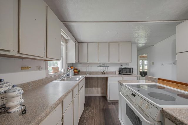 2316 Green Meadows Drive, Sealy, TX 77474