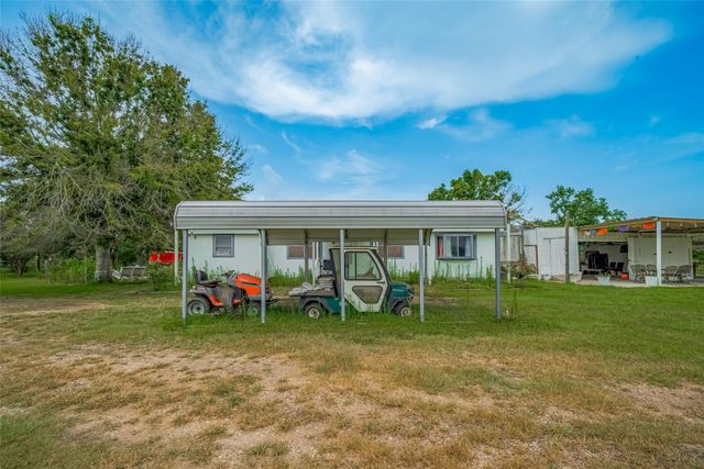 2316 Green Meadows Drive, Sealy, TX 77474