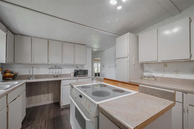 2316 Green Meadows Drive, Sealy, TX 77474