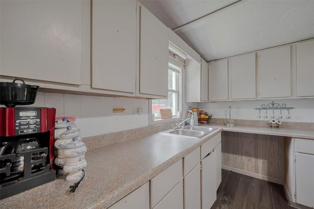 2316 Green Meadows Drive, Sealy, TX 77474