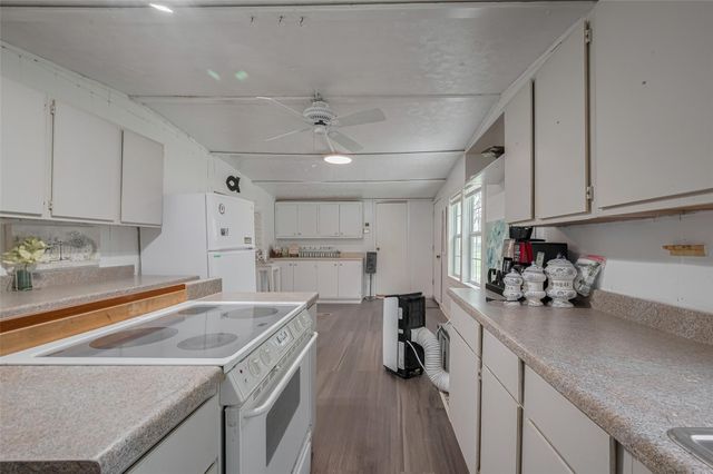 2316 Green Meadows Drive, Sealy, TX 77474