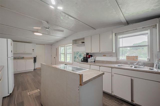 2316 Green Meadows Drive, Sealy, TX 77474