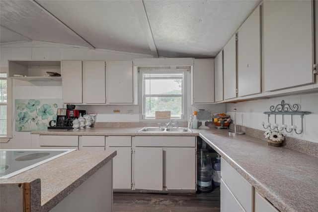 2316 Green Meadows Drive, Sealy, TX 77474