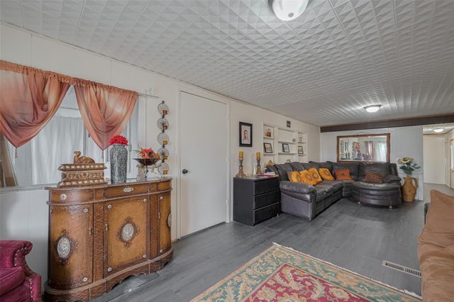 2316 Green Meadows Drive, Sealy, TX 77474