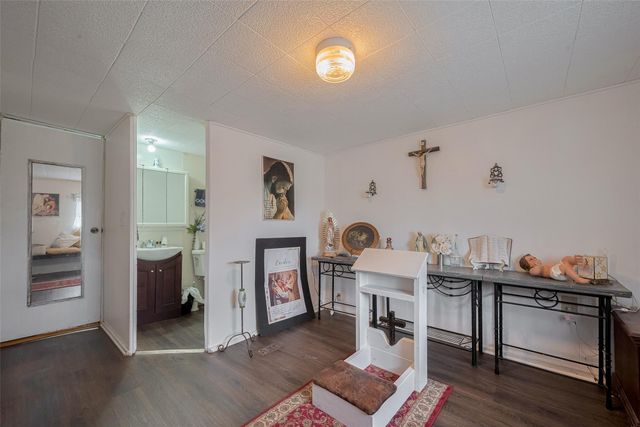 2316 Green Meadows Drive, Sealy, TX 77474