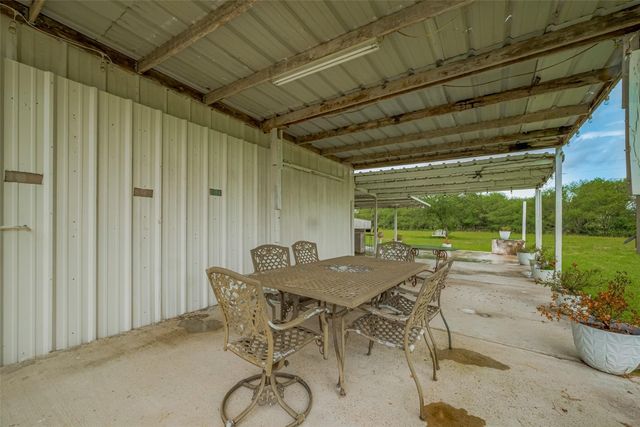 2316 Green Meadows Drive, Sealy, TX 77474
