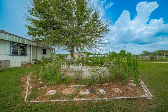 2316 Green Meadows Drive, Sealy, TX 77474
