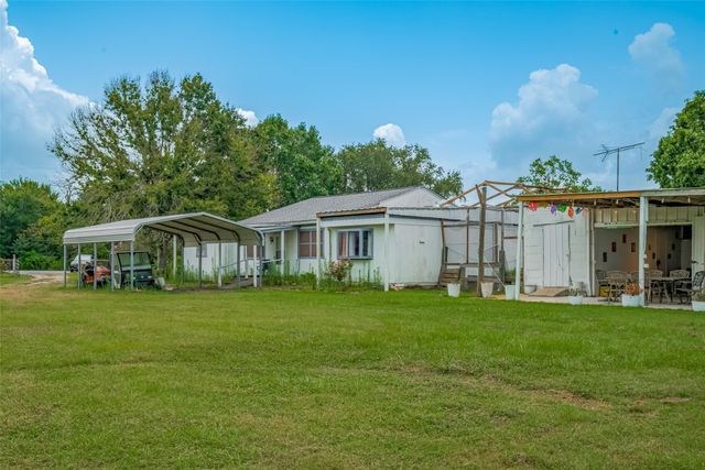 2316 Green Meadows Drive, Sealy, TX 77474