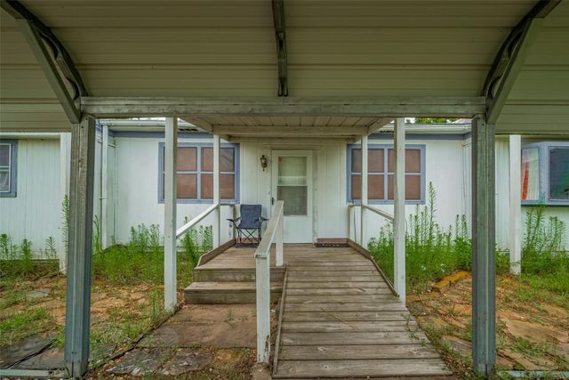 2316 Green Meadows Drive, Sealy, TX 77474