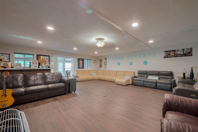 2316 Green Meadows Drive, Sealy, TX 77474