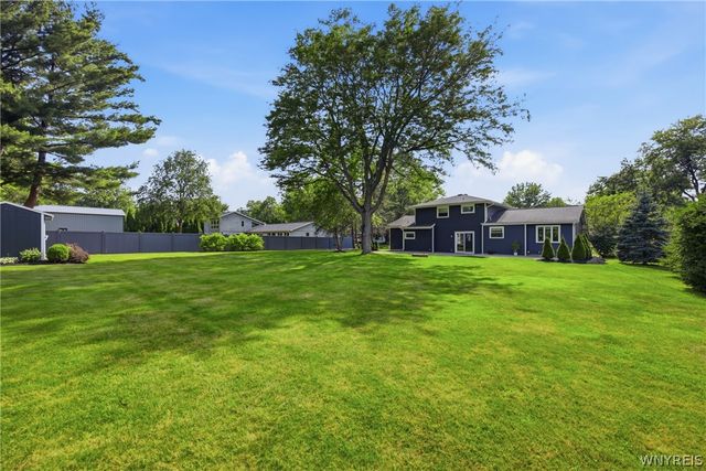 11 Rolling Hills Drive, Orchard Park, NY 14127