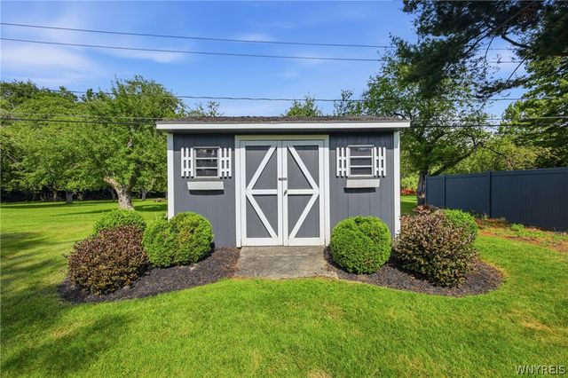 11 Rolling Hills Drive, Orchard Park, NY 14127